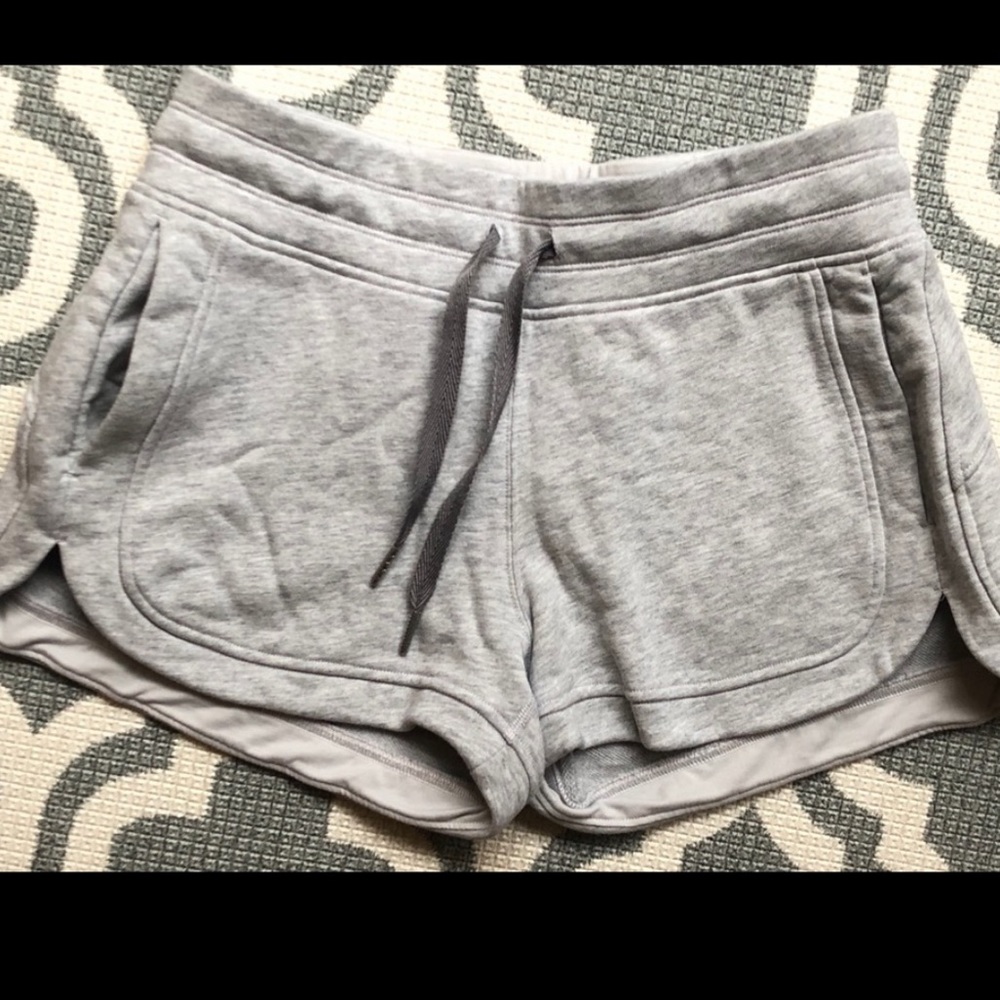Lululemon hit reset shorts